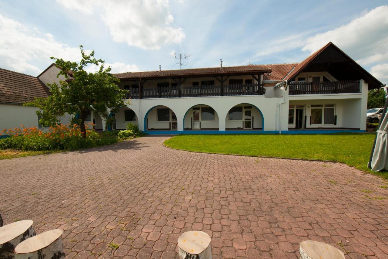 Penzion Posada Podivin ภายนอก รูปภาพ