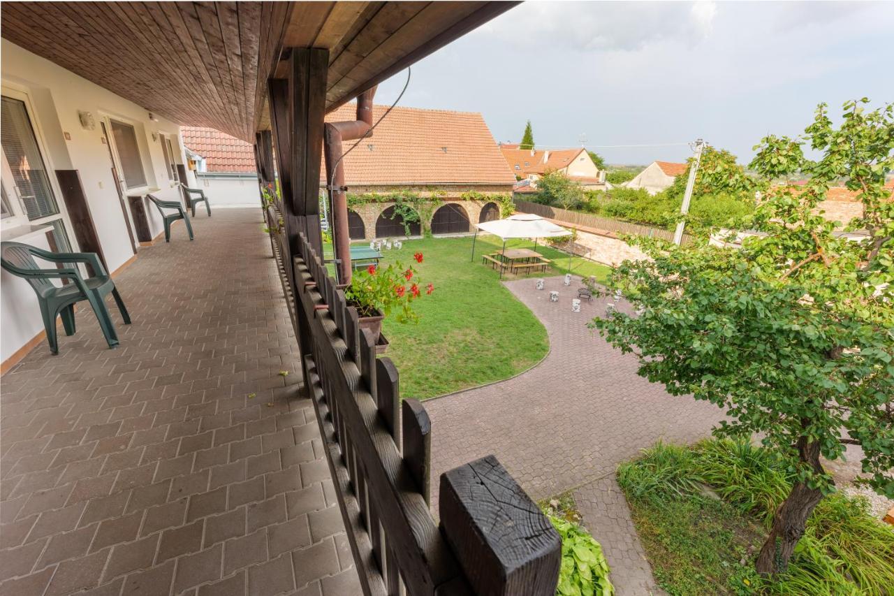 Penzion Posada Podivin ภายนอก รูปภาพ